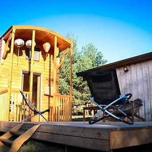 https://le-petit-rias-en-roulotte-4-personnes-coin-cuisine-et.hotels-rhonealpes.com