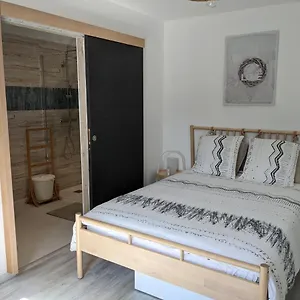 https://chambre-double-indpendante-au-sein-dun-domaine-viticole.hotels-rhonealpes.com